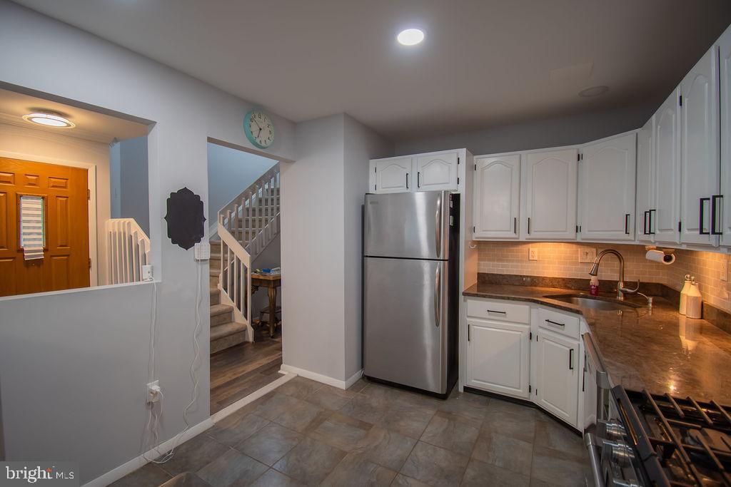 1 Mine Road Monroe Township, NJ 08831 - Photo 6 of 22 Kitchen