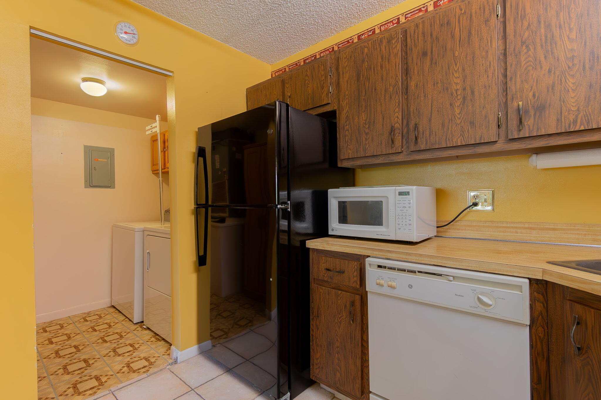 318 Pine Ridge Circle, Unit C2 Greenacres, FL 33463 - Photo 14 of 30 Kitchen