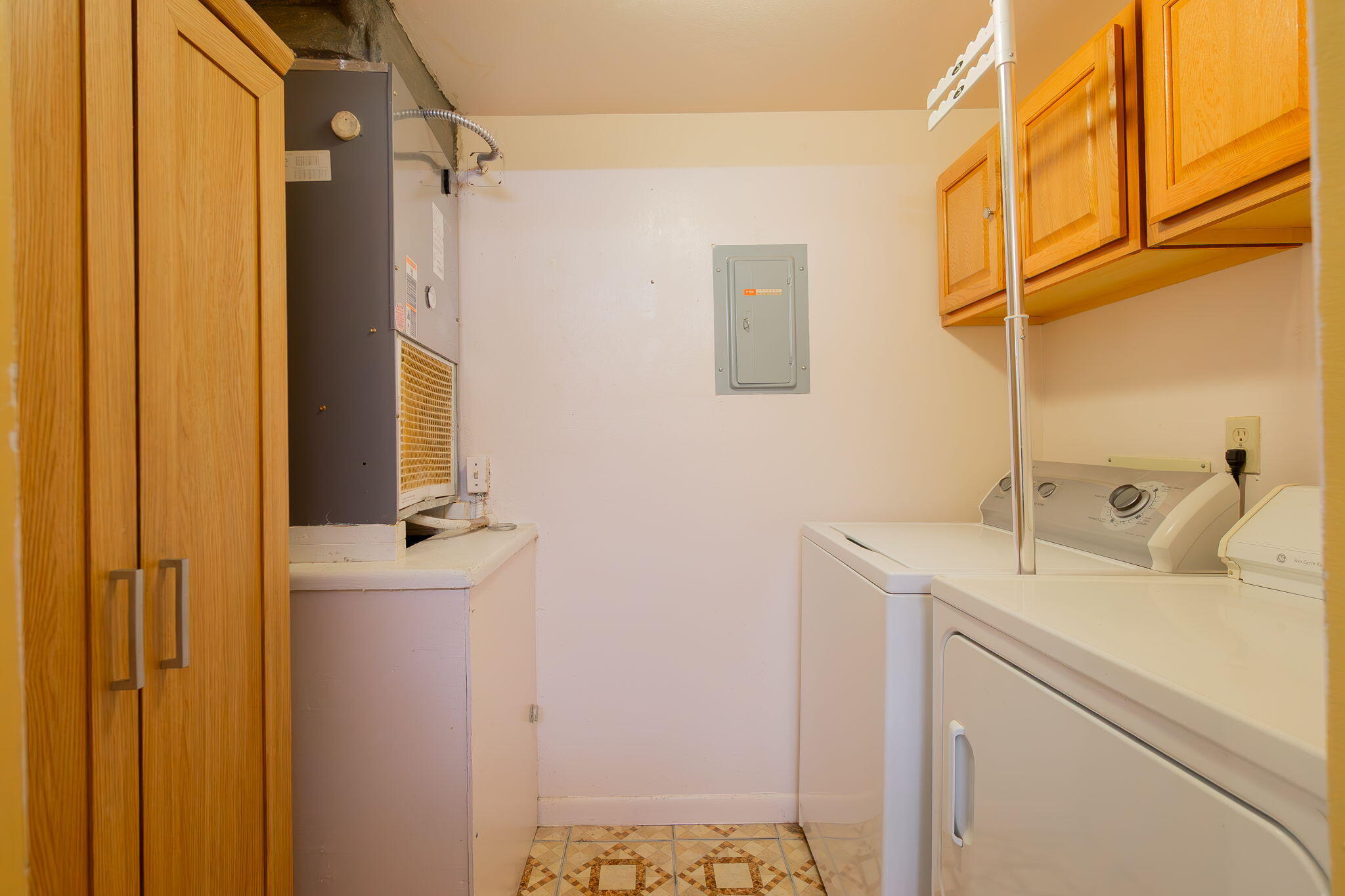 318 Pine Ridge Circle, Unit C2 Greenacres, FL 33463 - Photo 15 of 30 Laundry