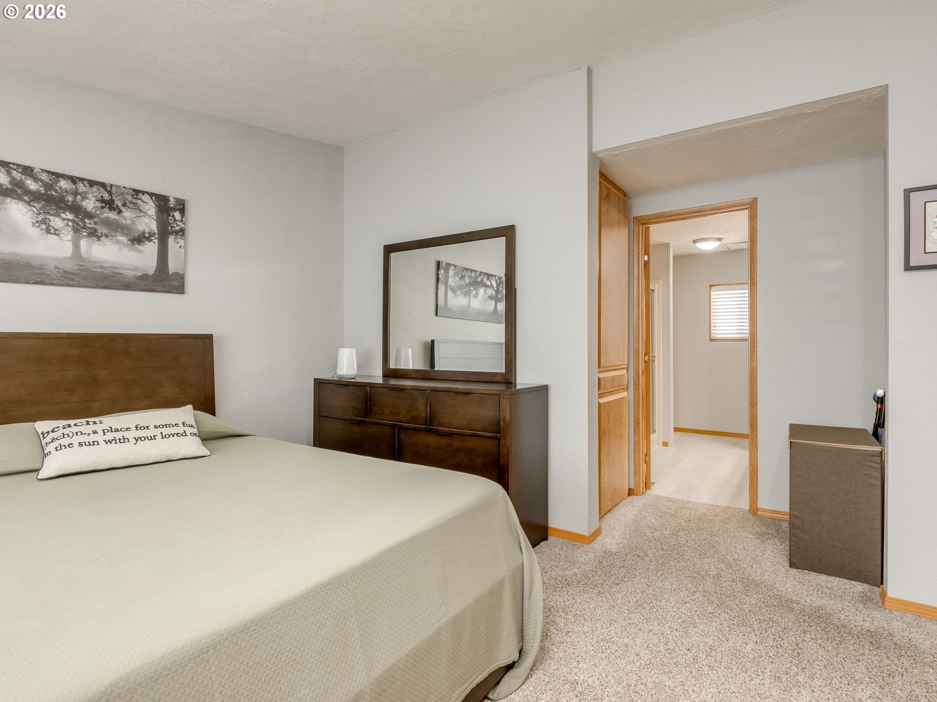 4730 Auburn Road Northeast, Unit 125 Salem, OR 97301 - Photo 21 of 36 a bedroom with a bed and a painting on the wall