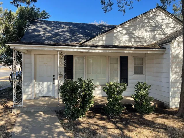 $1,250 | 2420 39th Street, Lubbock, TX 79412