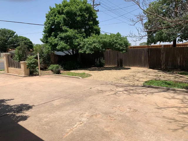 $1,250 | 2420 39th Street, Lubbock, TX 79412