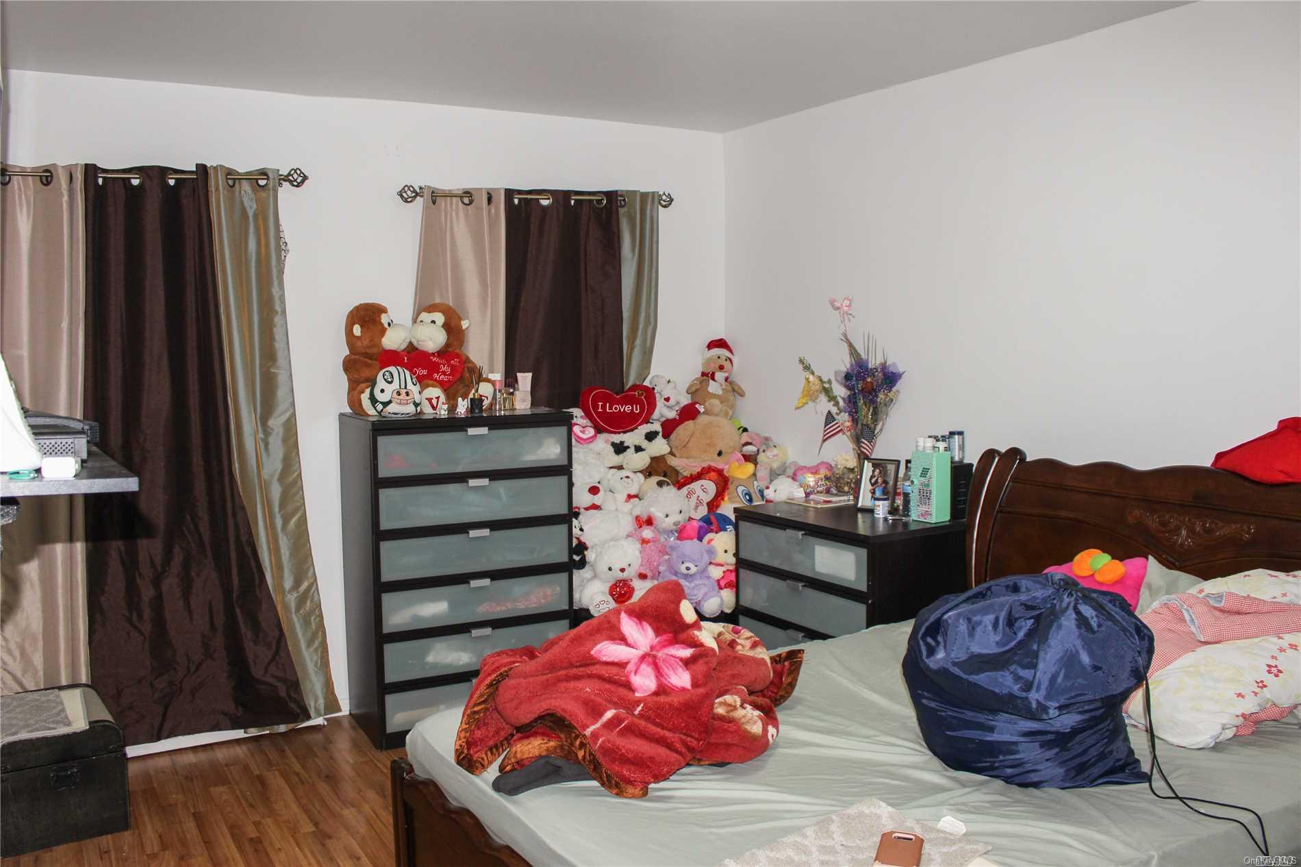 75-30 86th Road Queens, NY 11421 - Photo 14 of 17