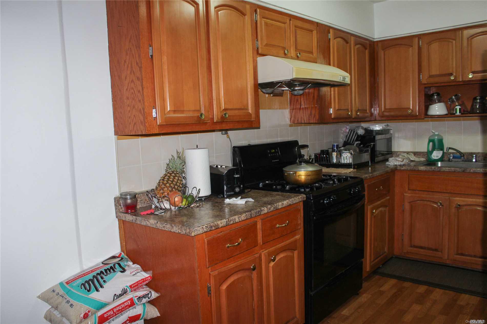 75-30 86th Road Queens, NY 11421 - Photo 16 of 17