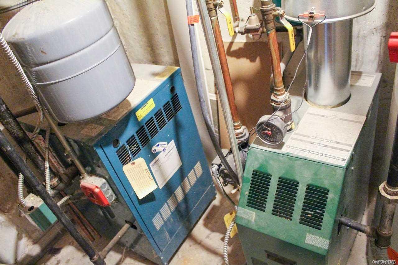 75-30 86th Road Queens, NY 11421 - Photo 7 of 17