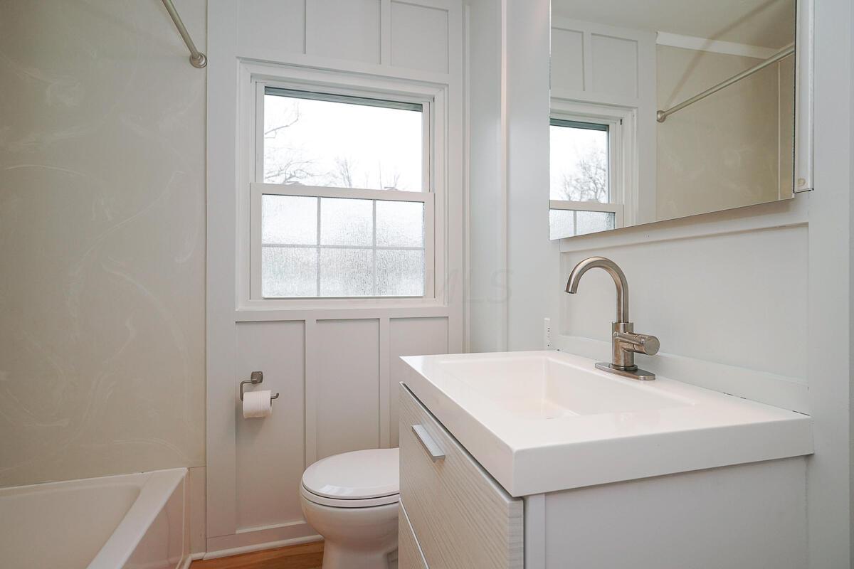 2285 Cranford Road Columbus, OH 43221 - Photo 18 of 32 bathroom