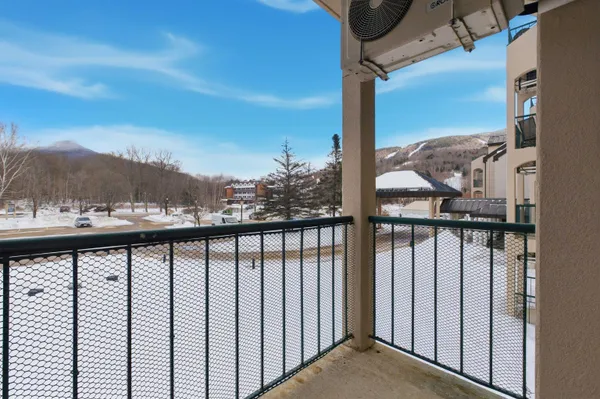 $300,000 | 48 Cooper Memorial Drive, Unit 213/213A, Lincoln, NH 03251