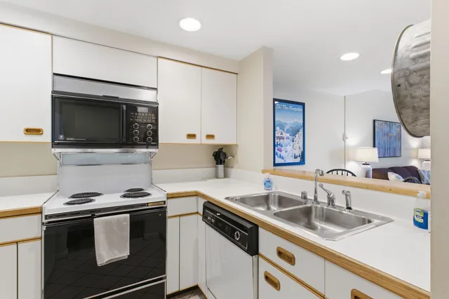 $300,000 | 48 Cooper Memorial Drive, Unit 213/213A, Lincoln, NH 03251