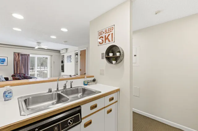 $300,000 | 48 Cooper Memorial Drive, Unit 213/213A, Lincoln, NH 03251