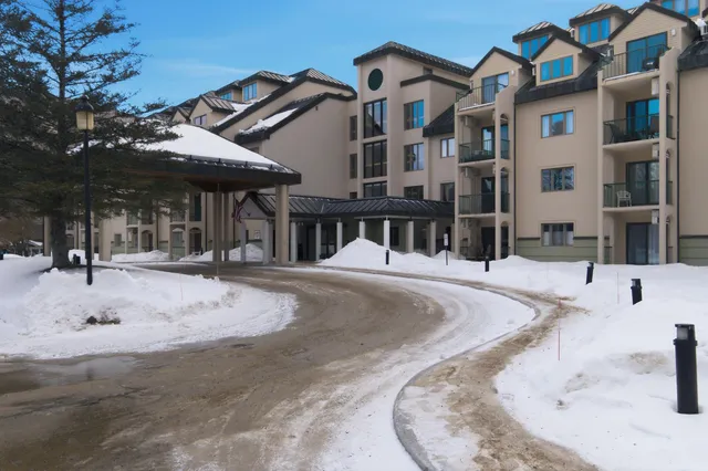 $300,000 | 48 Cooper Memorial Drive, Unit 213/213A, Lincoln, NH 03251