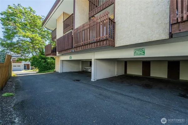 $359,000 | 216 Southwest 154th Street, Unit 3, Burien, WA 98166