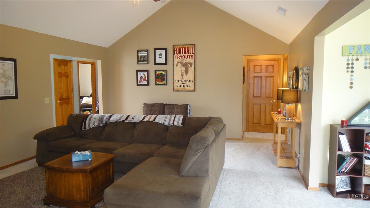 1009 Cross Pointe Decatur, IN 46733 - Photo 3 of 25