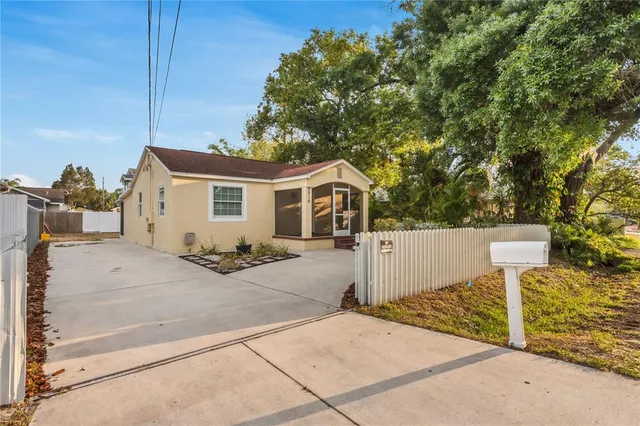 $299,900 | 2916 West Crest Avenue, Tampa, FL 33614