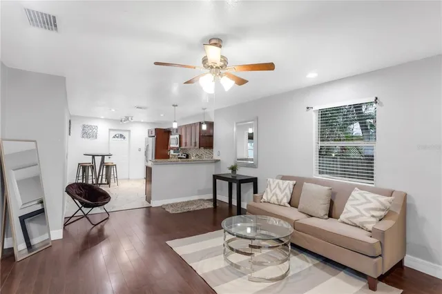 $299,900 | 2916 West Crest Avenue, Tampa, FL 33614