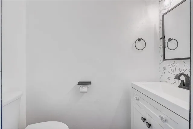 a view of empty room with window