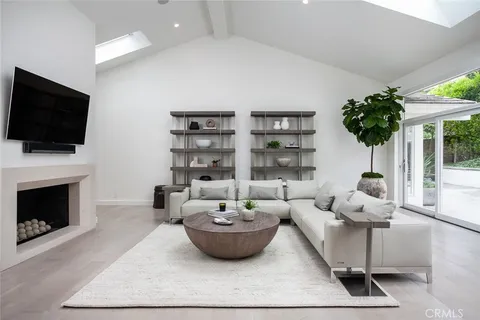 $7,495,000 | 11 Greenbriar Lane, Newport Beach, CA 92660