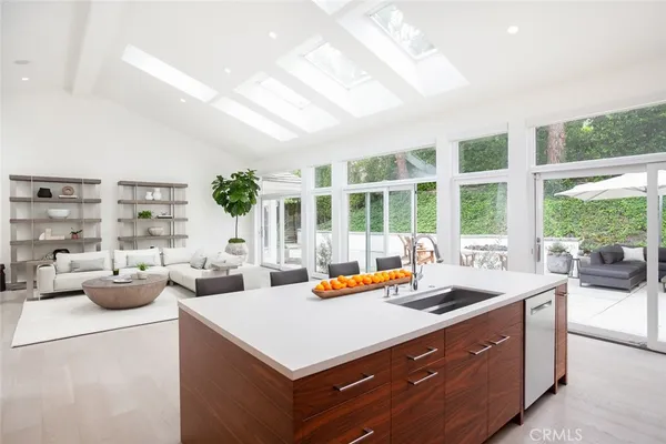 $6,888,000 | 11 Greenbriar Lane, Newport Beach, CA 92660