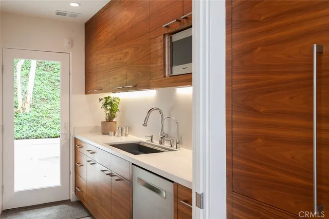 $7,495,000 | 11 Greenbriar Lane, Newport Beach, CA 92660