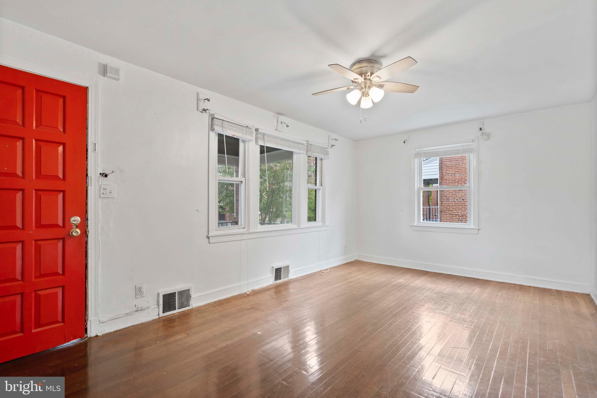 1915 Ridge Place Southeast Washington, DC 20020 - Photo 8 of 28 Living Room