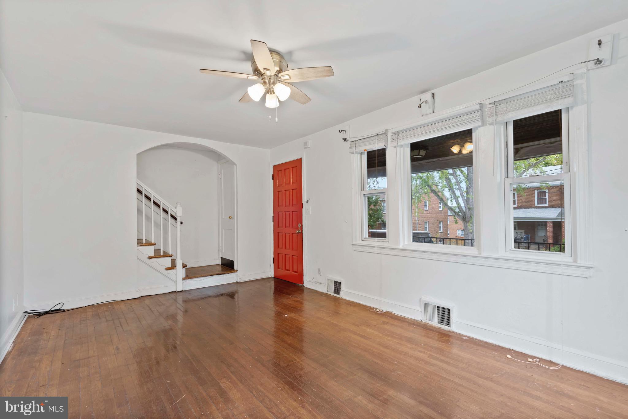 1915 Ridge Place Southeast Washington, DC 20020 - Photo 10 of 28 Living Room