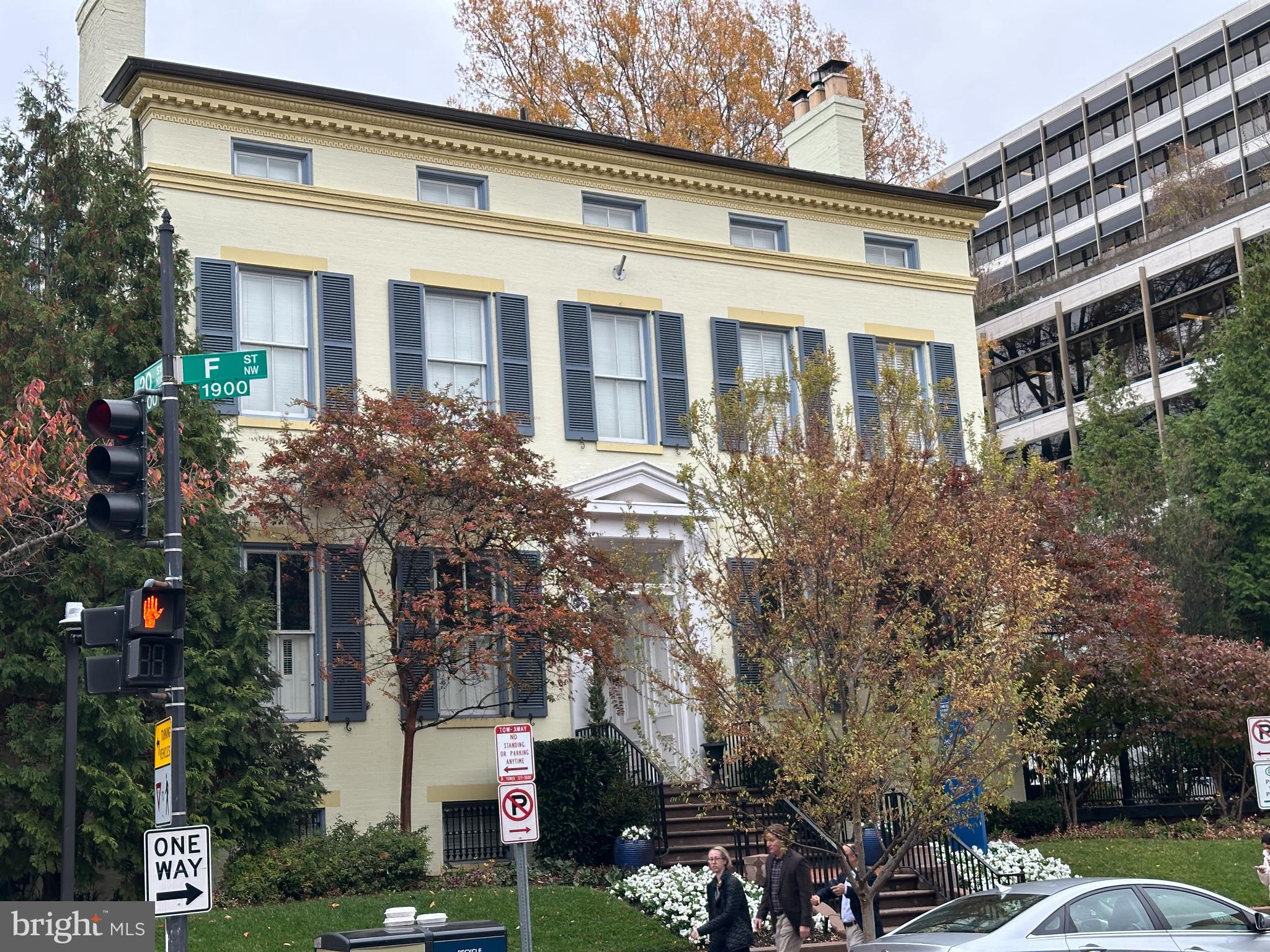 522 21st Street Northwest, Unit 1003 Washington, DC 20037 - Photo 9 of 15 front view of a building with a garden