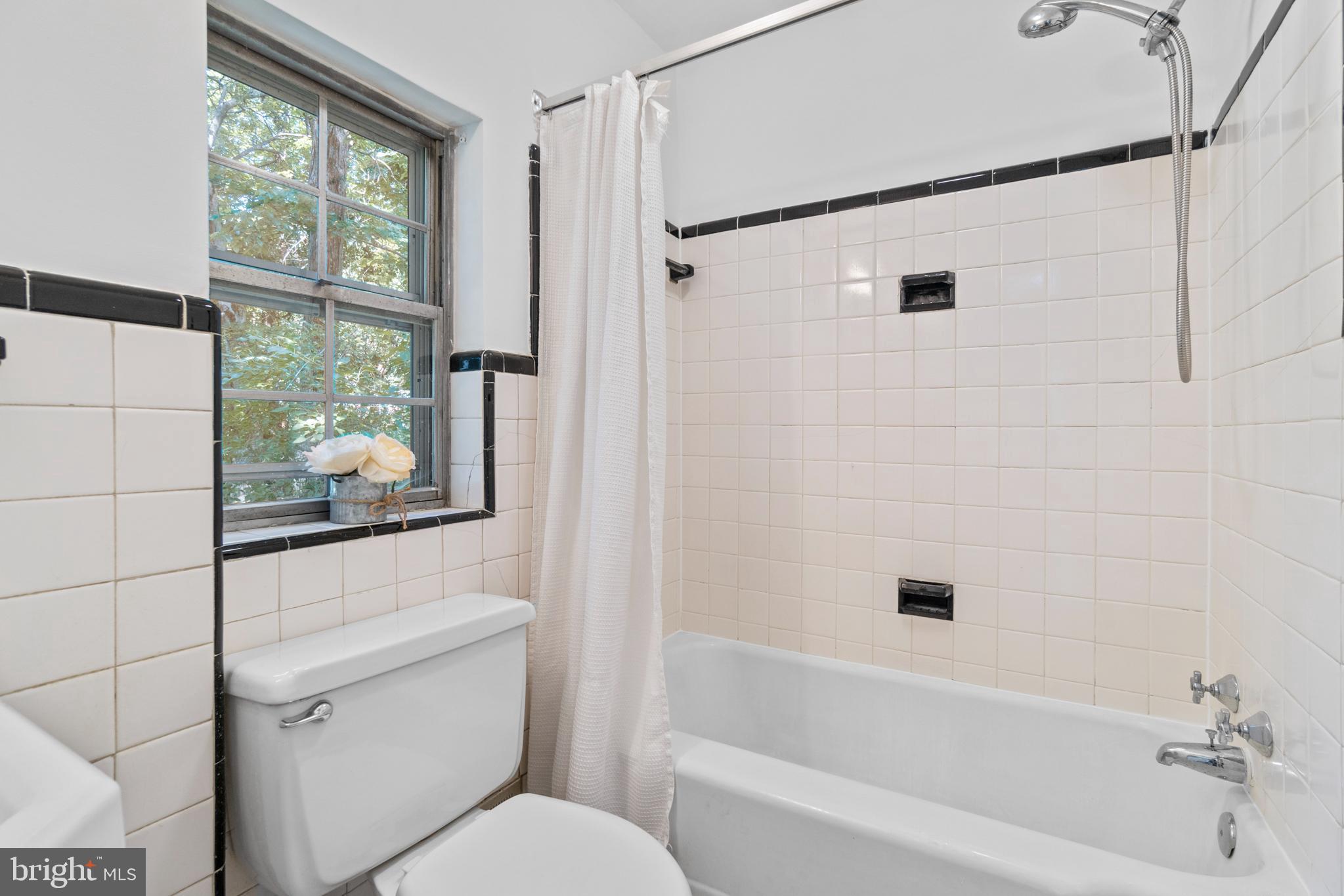 9002 Walden Road Silver Spring, MD 20901 - Photo 12 of 23 Upper level full bathroom.
