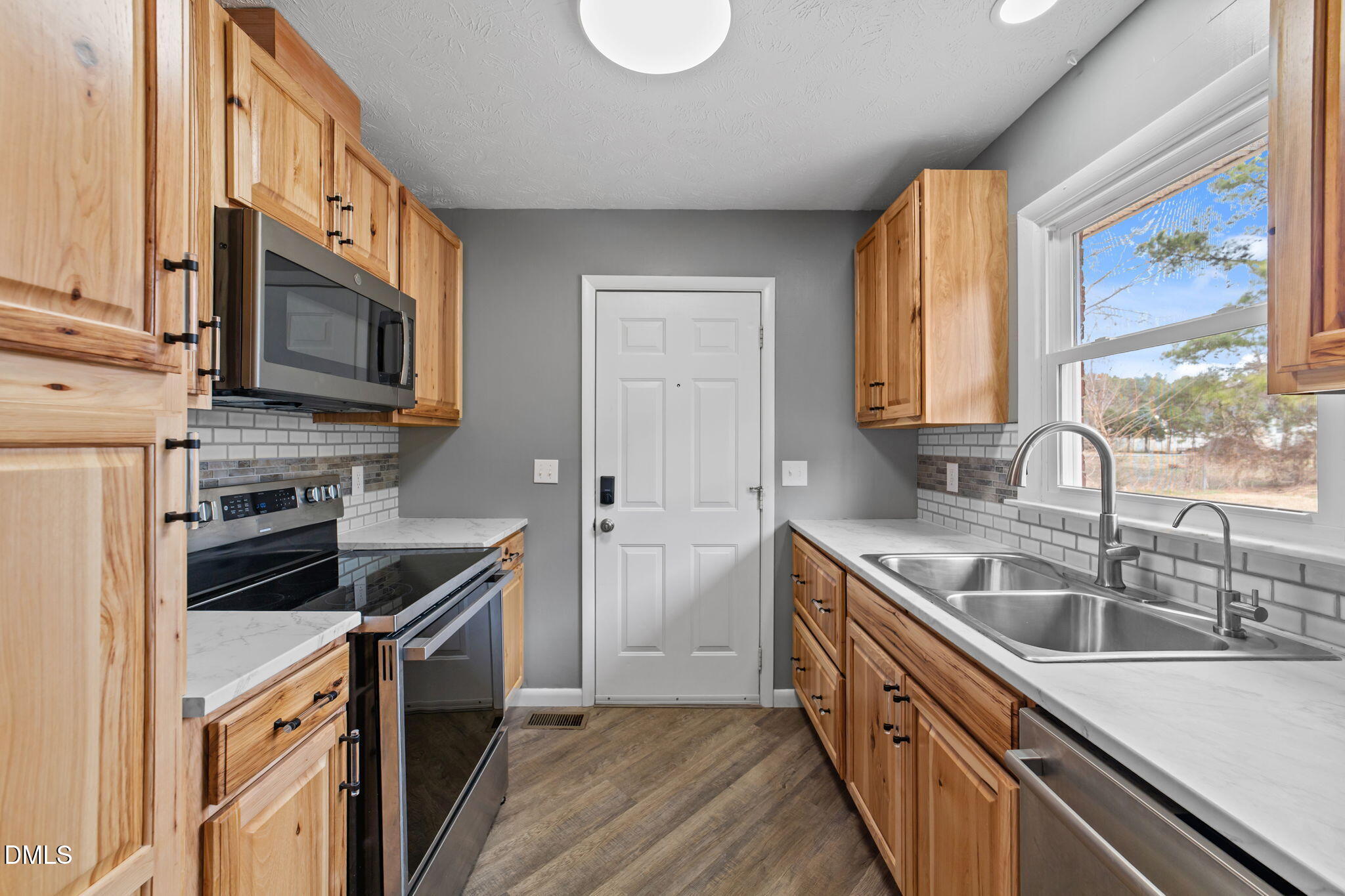 3398 Meadowlark Road Dunn, NC 28334 - Photo 4 of 40 24-web-or-mls-VB4A9363