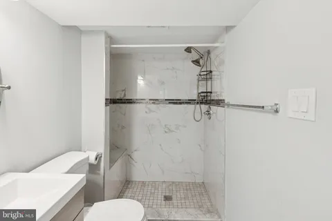 a view of backyard with a garden and trees