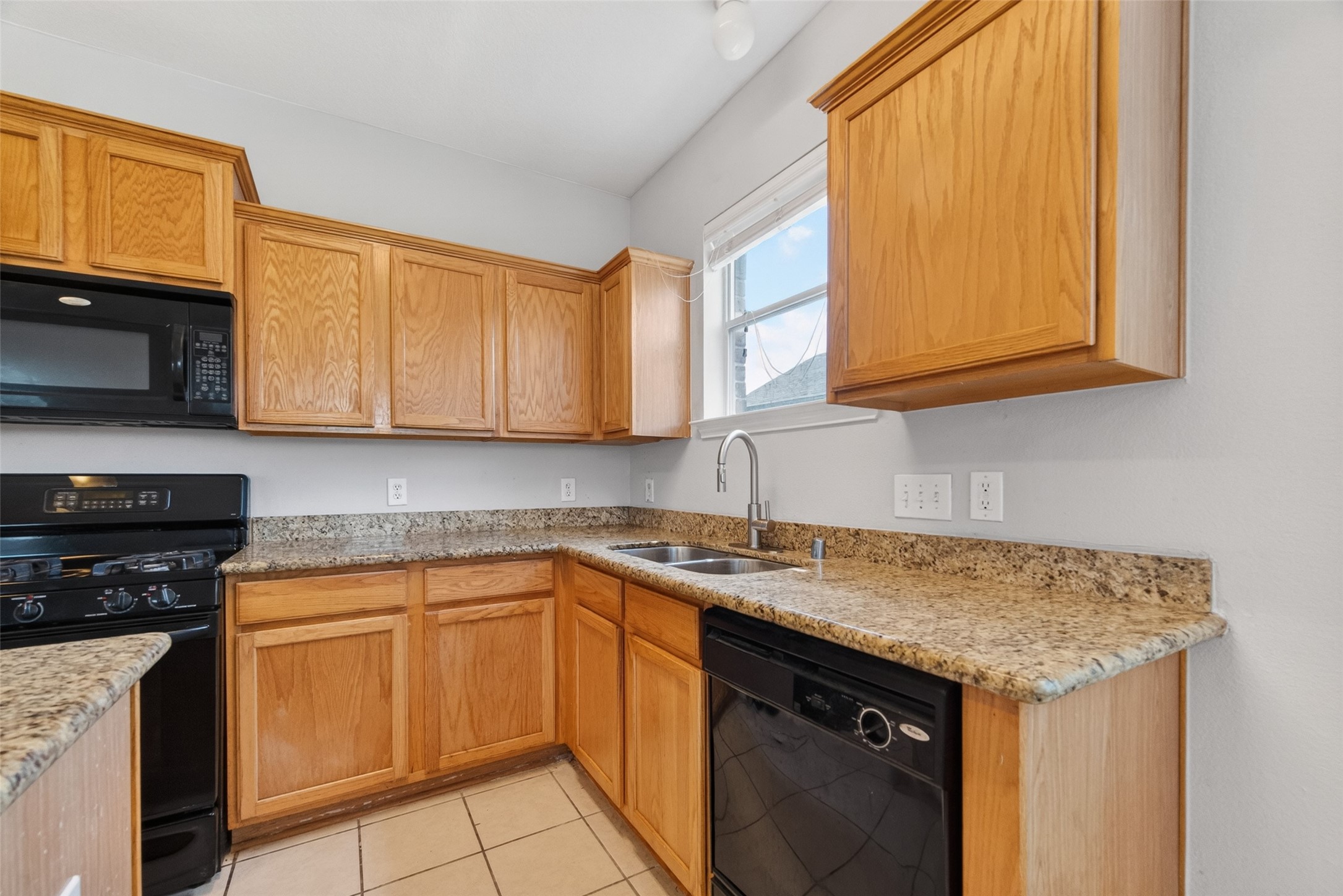 16119 Gavin Lane Houston, TX 77049 - Photo 13 of 44