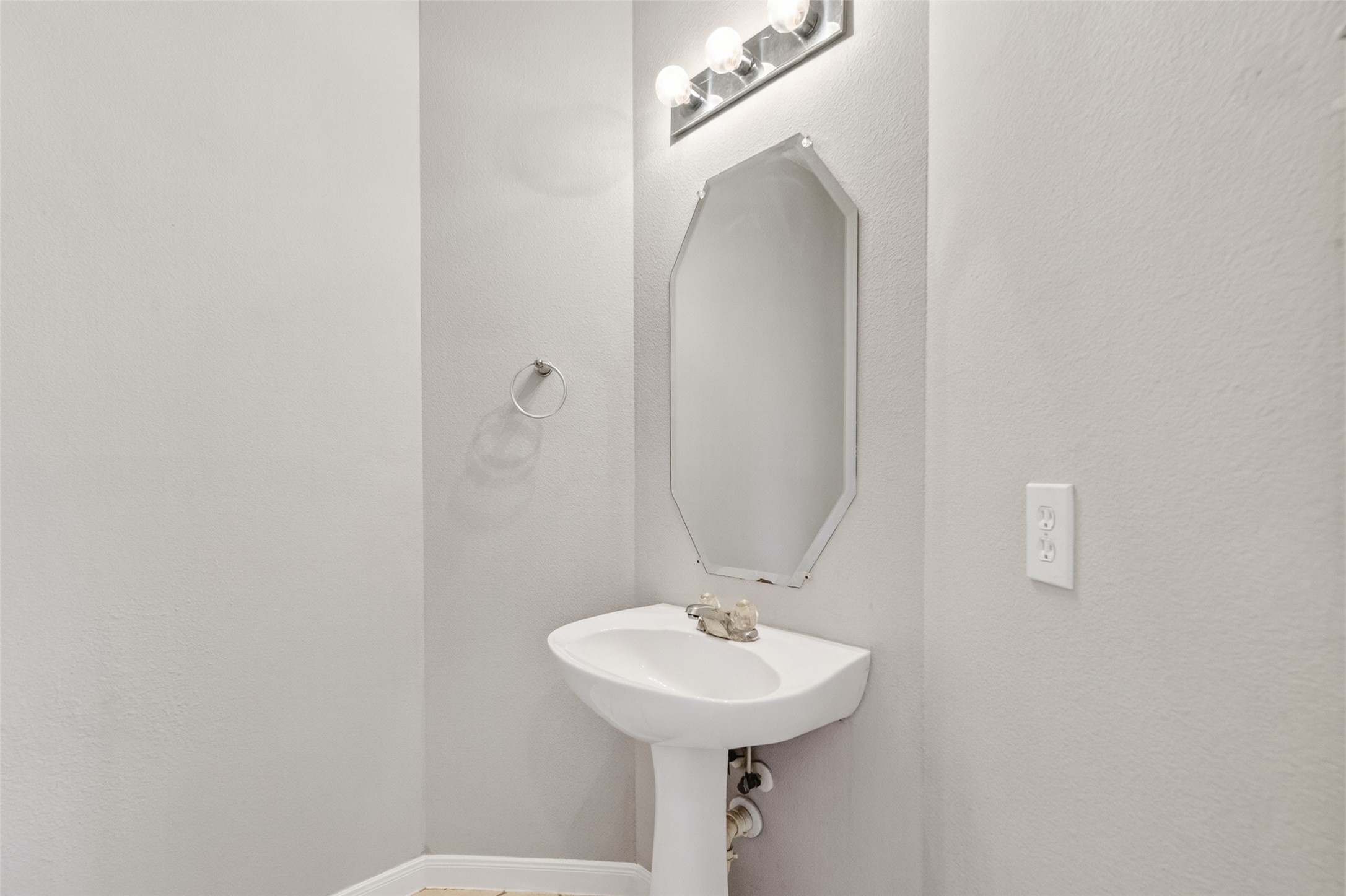 16119 Gavin Lane Houston, TX 77049 - Photo 21 of 44 Half Bath