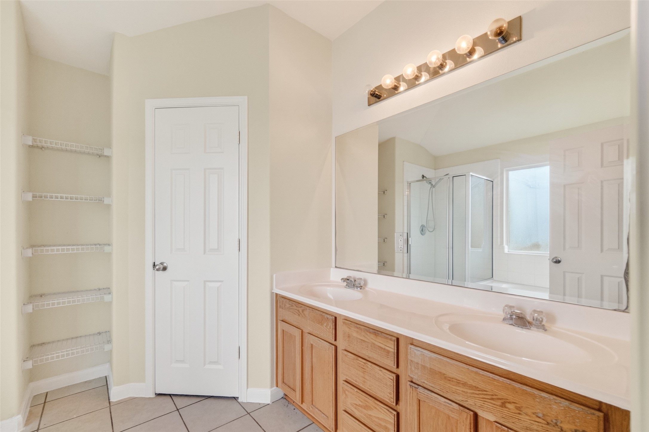 16119 Gavin Lane Houston, TX 77049 - Photo 25 of 44 Primary Bathroom