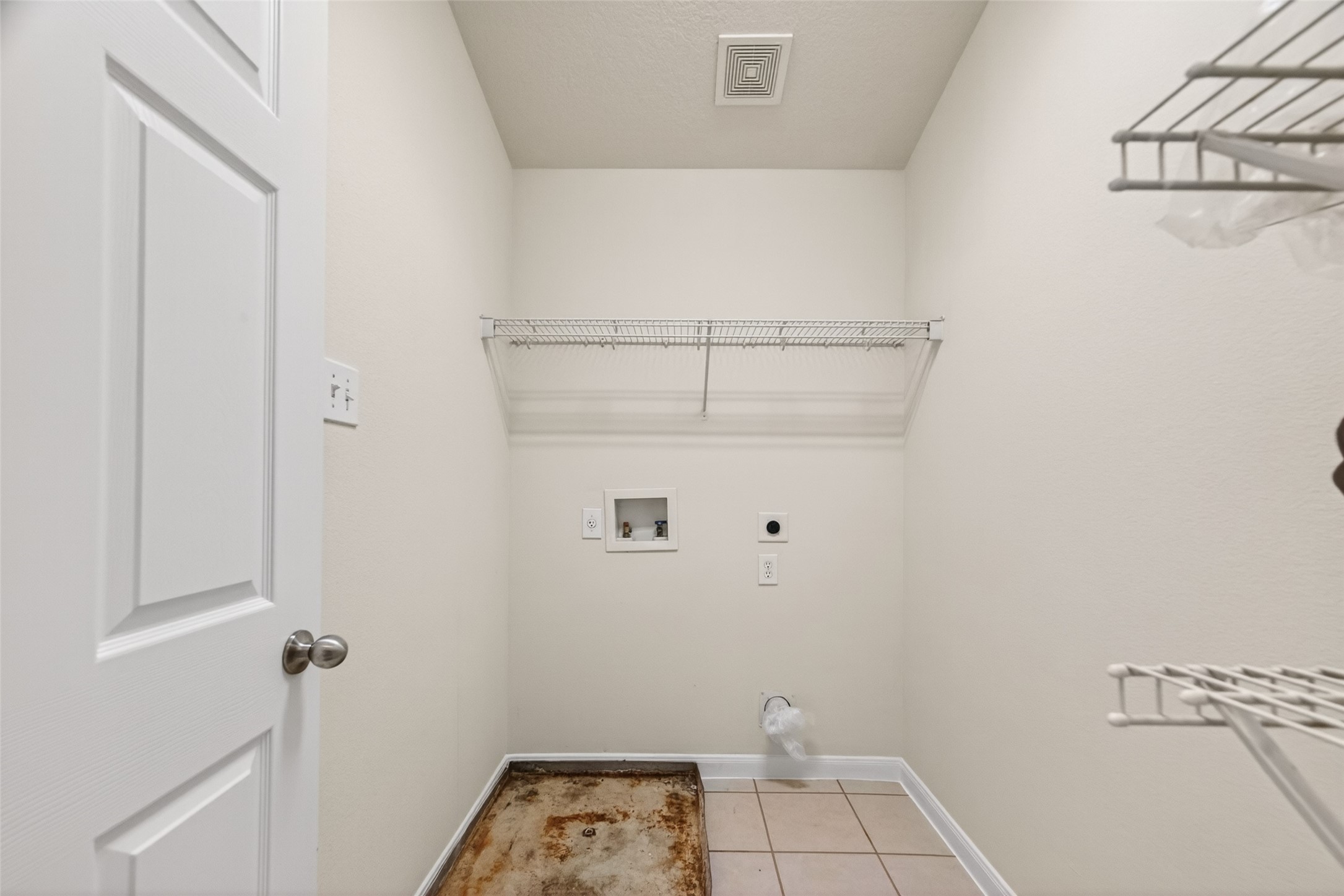 16119 Gavin Lane Houston, TX 77049 - Photo 33 of 44 Laundry Room