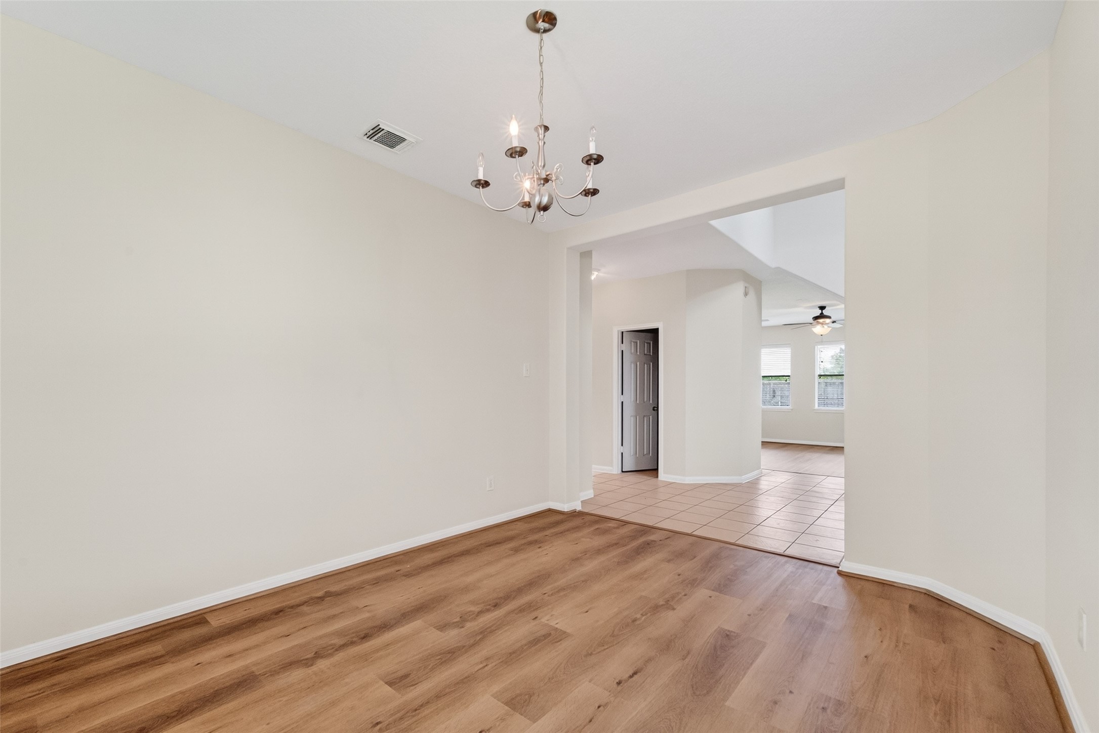16119 Gavin Lane Houston, TX 77049 - Photo 4 of 44 Dinning Room
