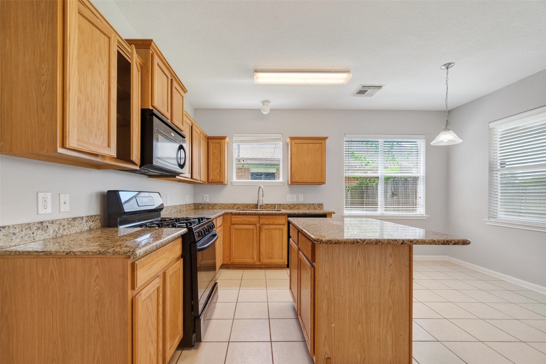 16119 Gavin Lane Houston, TX 77049 - Photo 7 of 44