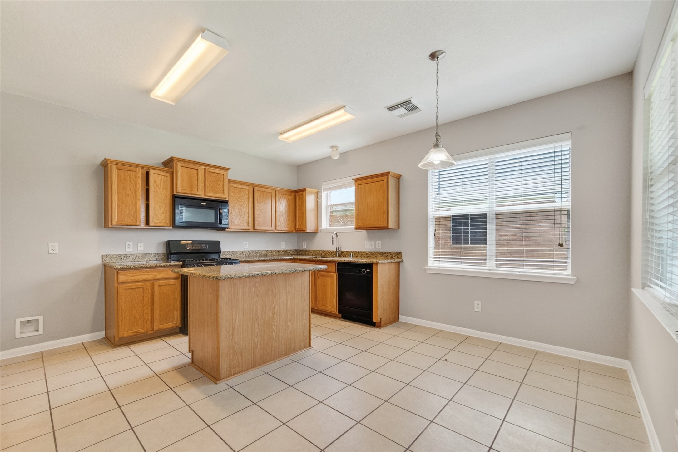 16119 Gavin Lane Houston, TX 77049 - Photo 8 of 44