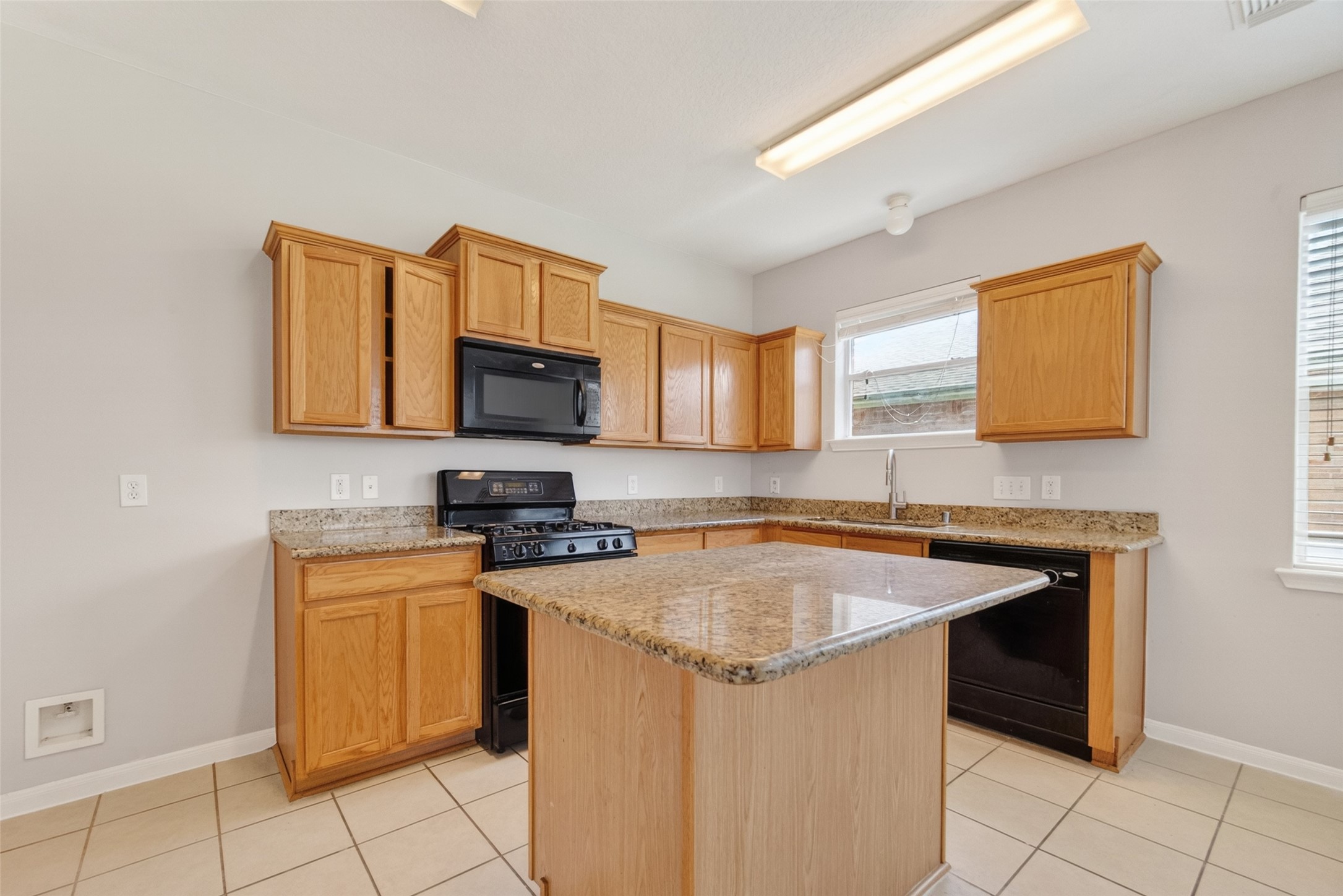 16119 Gavin Lane Houston, TX 77049 - Photo 9 of 44