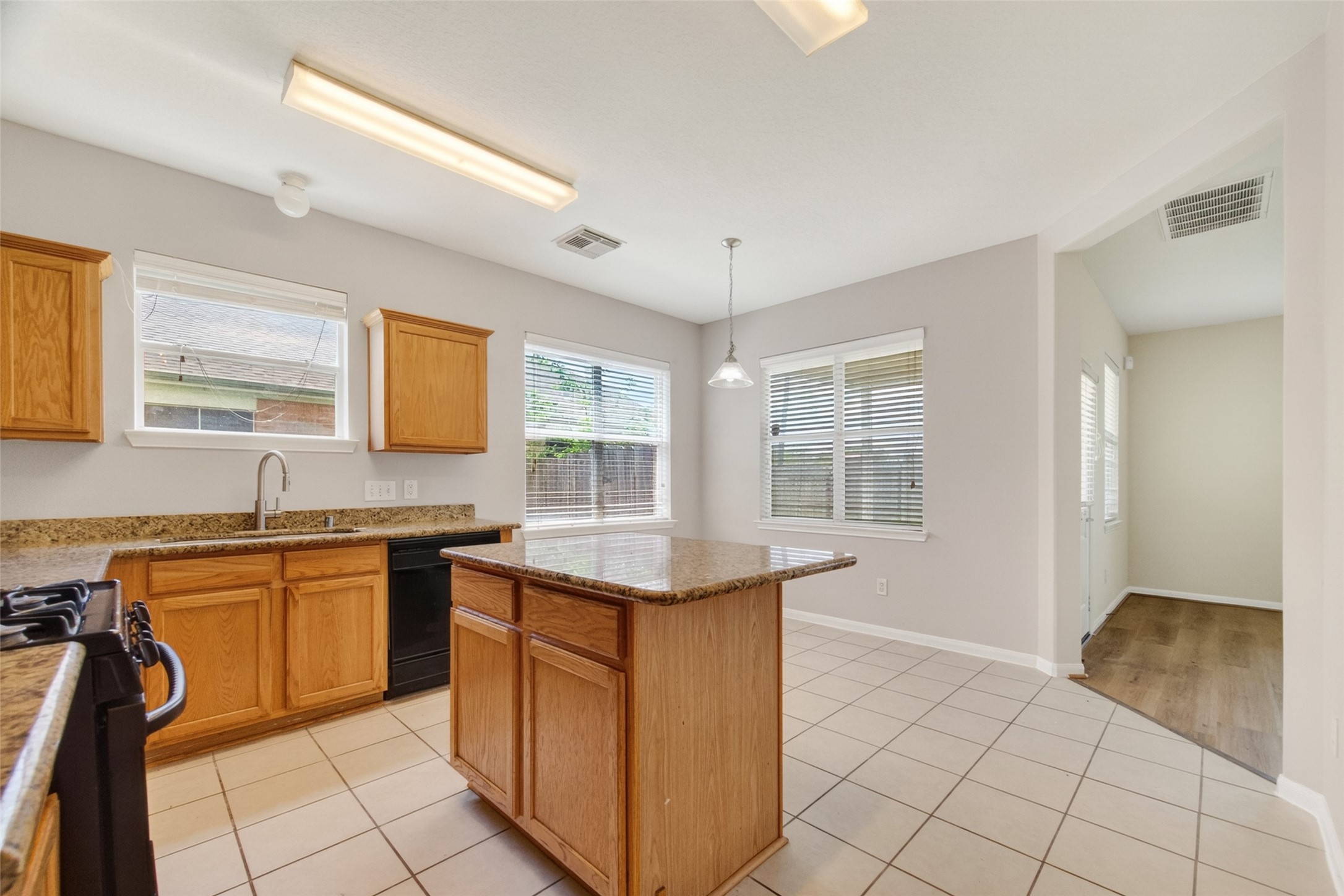 16119 Gavin Lane Houston, TX 77049 - Photo 10 of 44
