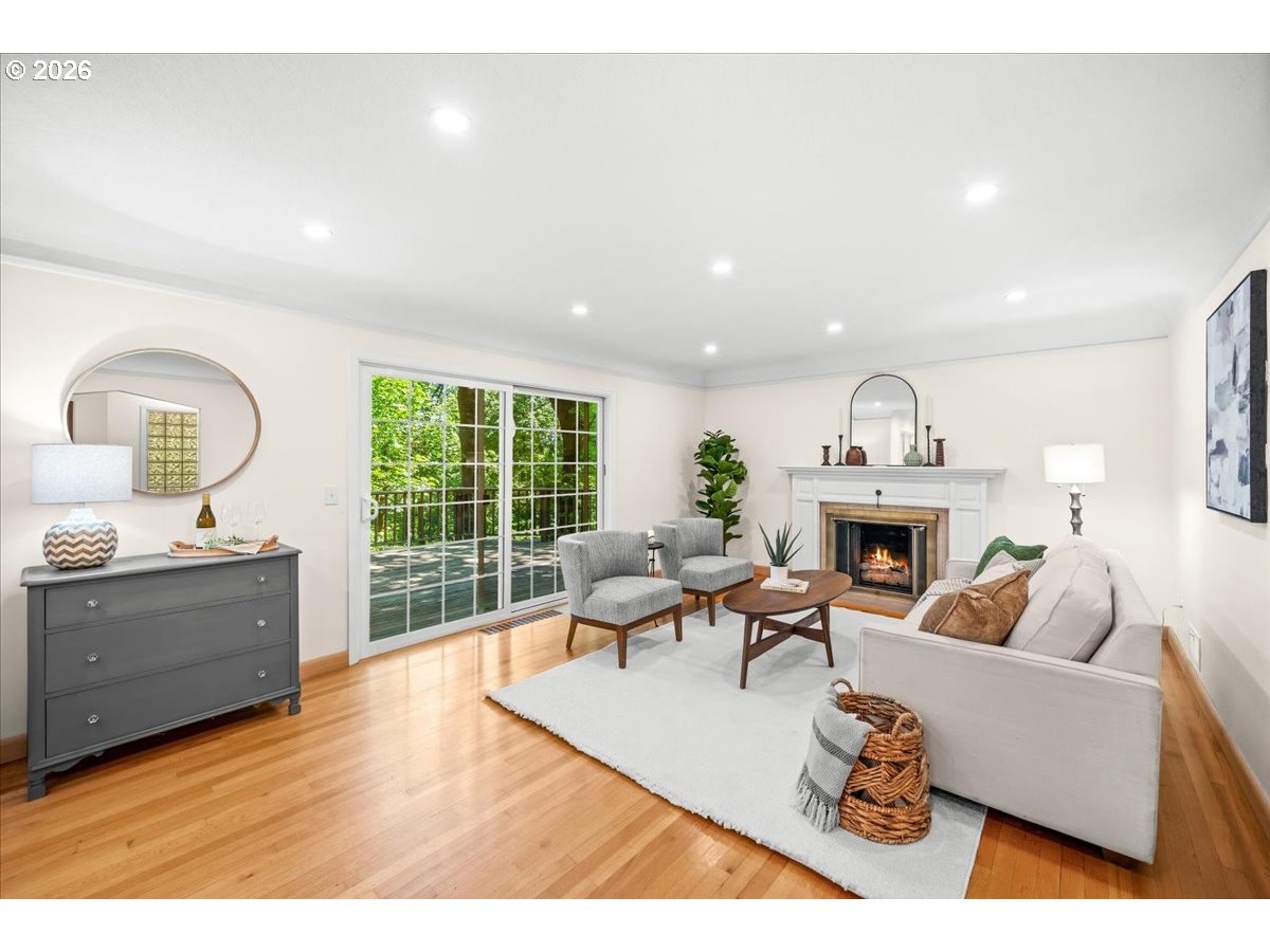 10332 Southwest Lancaster Road Portland, OR 97219 - Photo 7 of 48