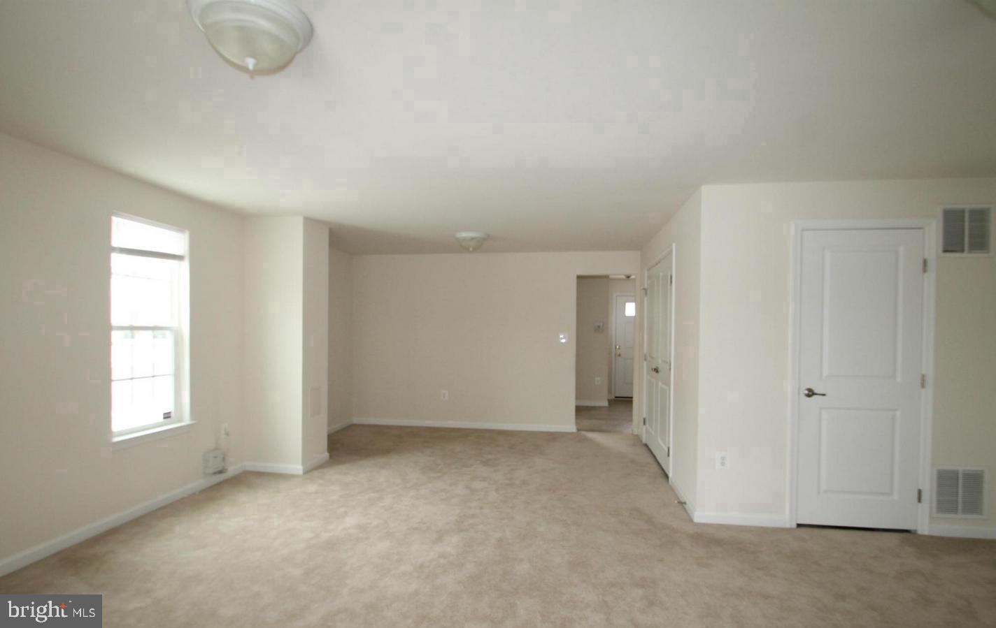 313 Brenton Road, Unit 40 Fredericksburg, VA 22405 - Photo 7 of 18 Spacious, light-filled living area.