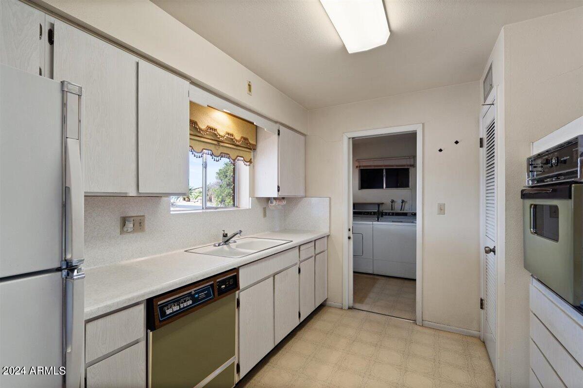 6456 East Decatur Street Mesa, AZ 85205 - Photo 12 of 30 12-Kitchen