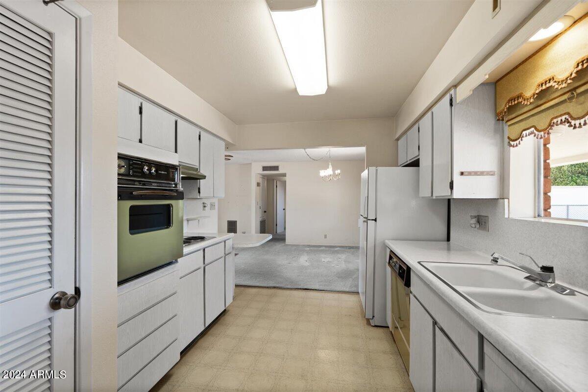 6456 East Decatur Street Mesa, AZ 85205 - Photo 13 of 30 13-Kitchen