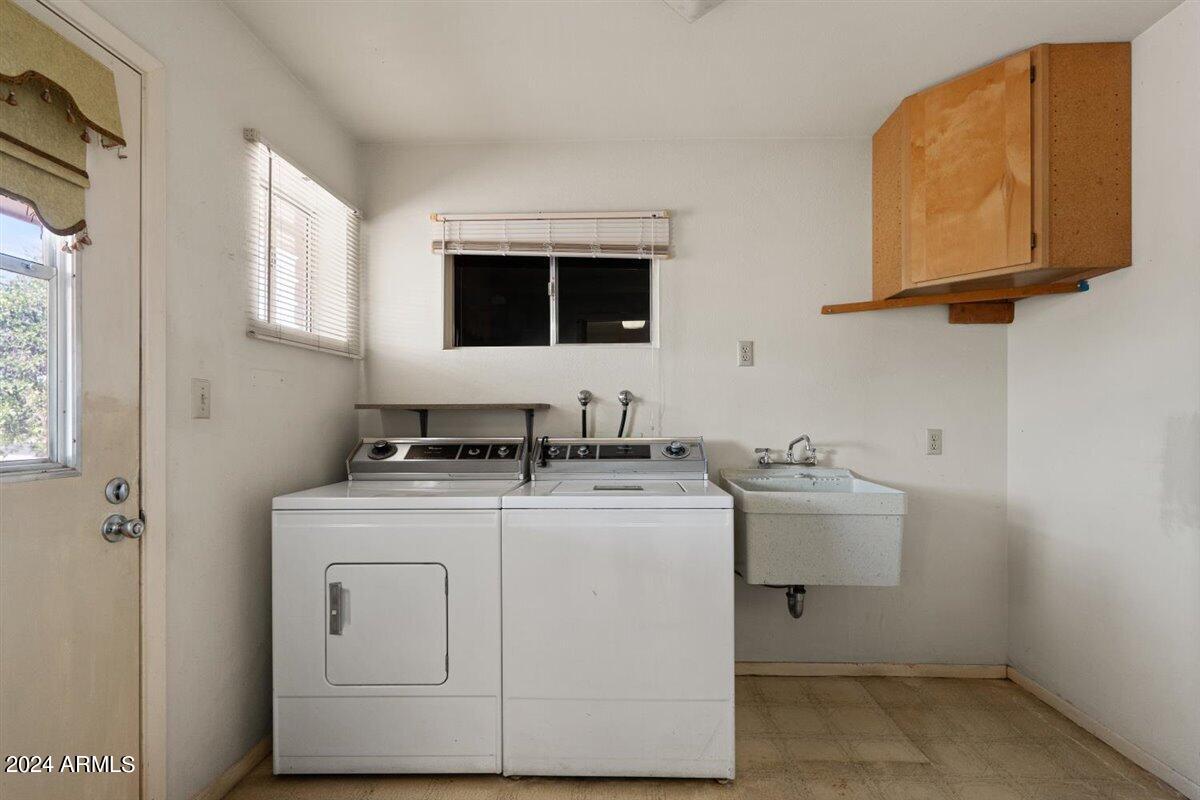 6456 East Decatur Street Mesa, AZ 85205 - Photo 18 of 30 20-Laundry