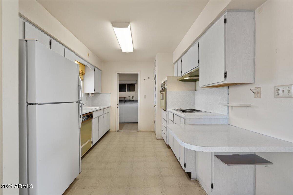 6456 East Decatur Street Mesa, AZ 85205 - Photo 10 of 30 10-Kitchen
