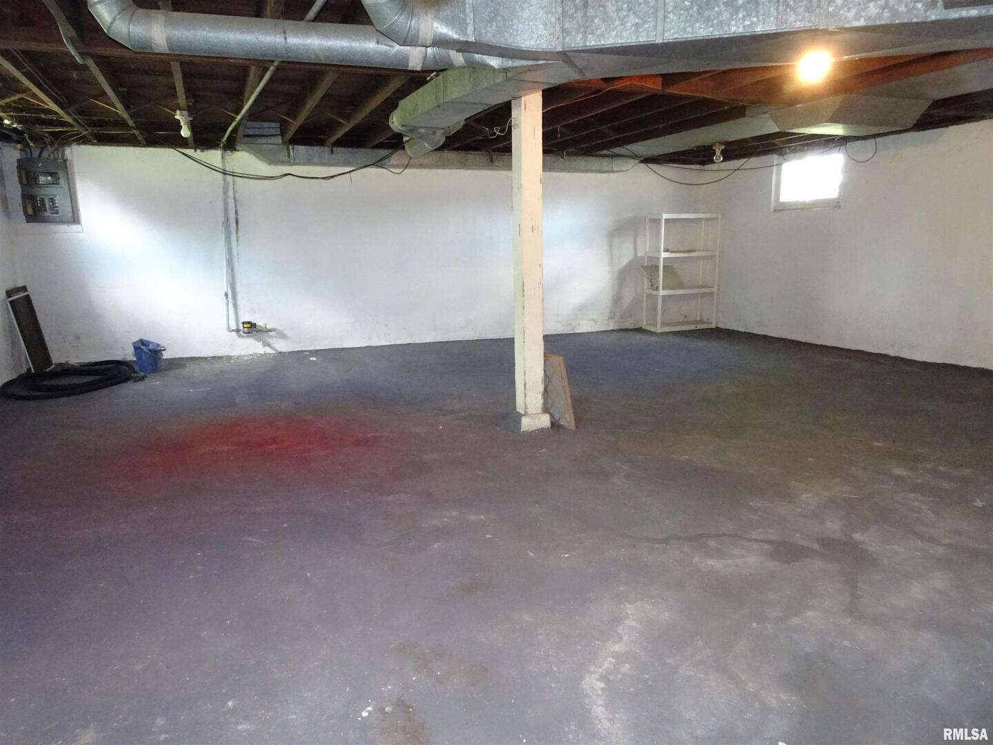 917 3rd Street Silvis, IL 61282 - Photo 10 of 22 a view of empty room