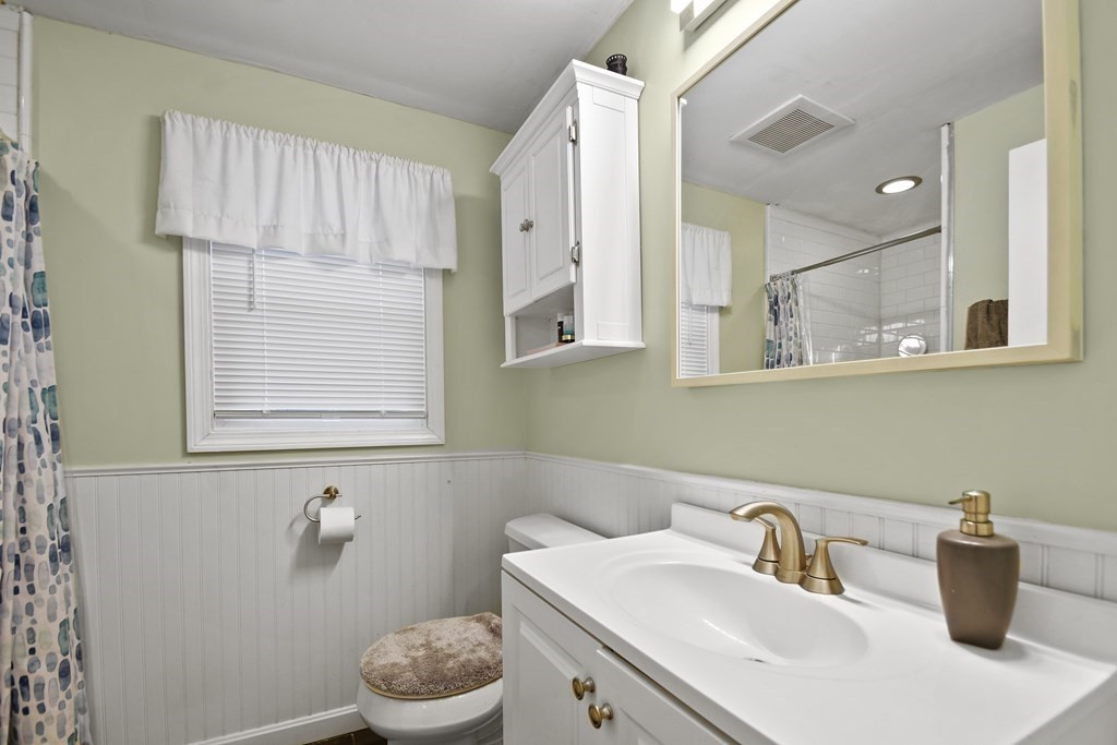 26 Martell Road Quincy, MA 02169 - Photo 10 of 26 Gallery Image 10