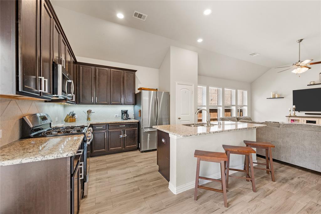 616 Chippewa Way Aubrey, TX 76227 - Photo 8 of 35
