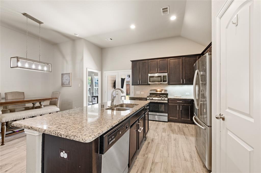 616 Chippewa Way Aubrey, TX 76227 - Photo 10 of 35