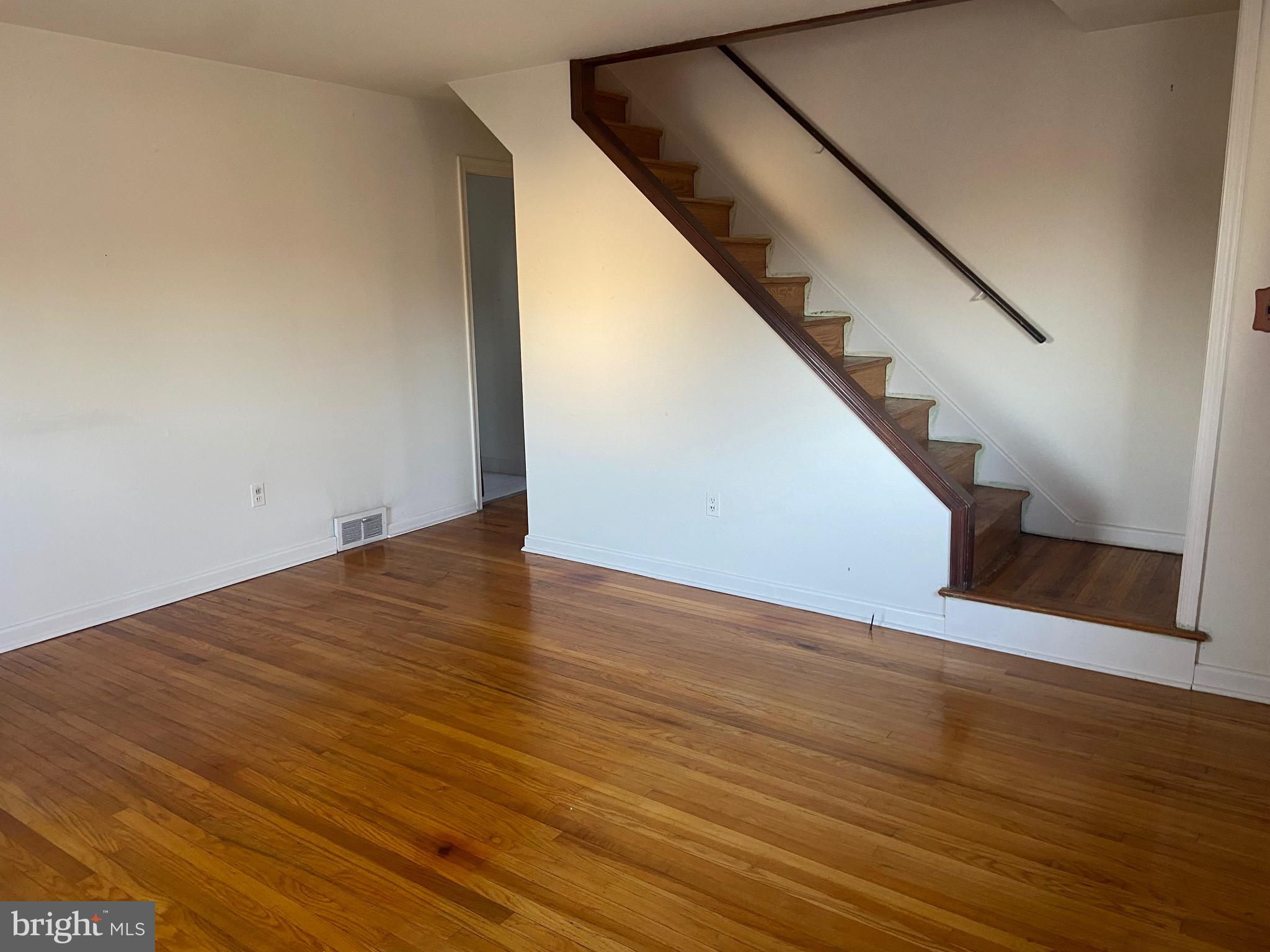 51 Fahnestock Road Malvern, PA 19355 - Photo 5 of 23 Living Room