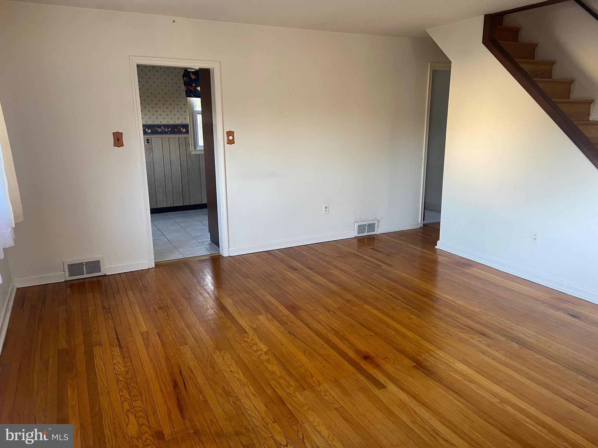 51 Fahnestock Road Malvern, PA 19355 - Photo 6 of 23 Living Room