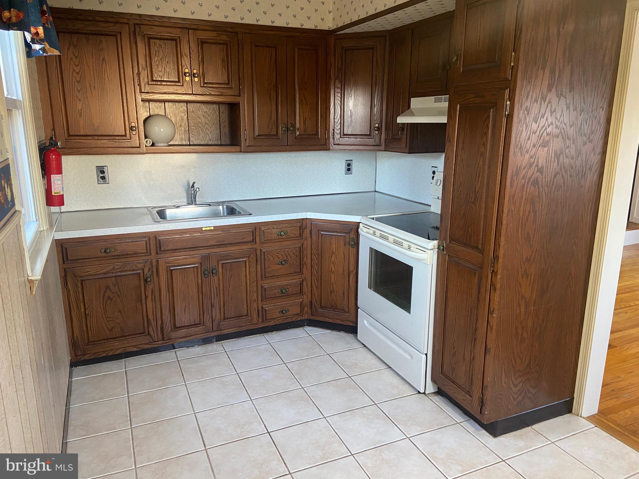 51 Fahnestock Road Malvern, PA 19355 - Photo 9 of 23 Kitchen